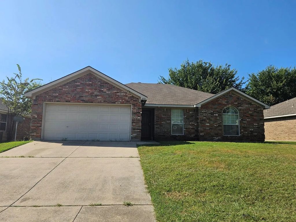 2001 Cancun Drive, Mansfield