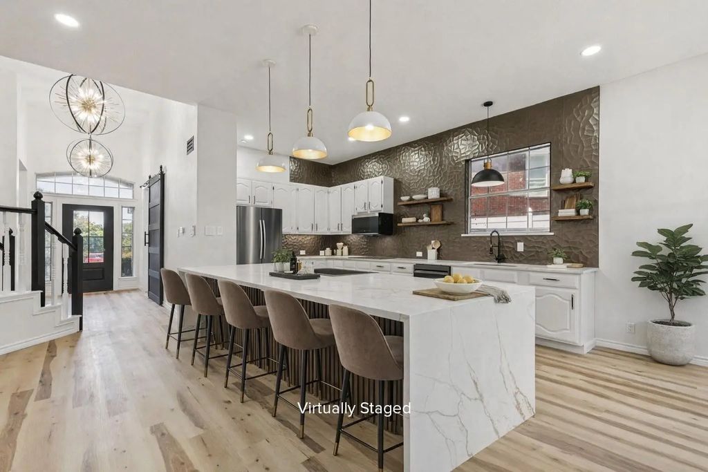 915 Inverness Circle, Highland Village