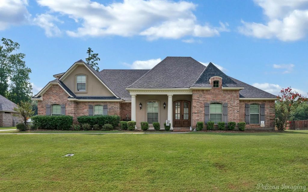2816 Sunrise Point, Haughton