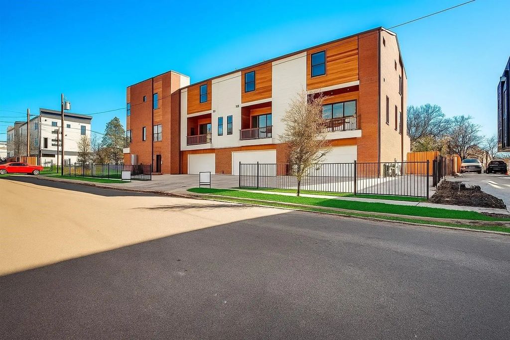 1931 N Prairie Avenue 1, Dallas