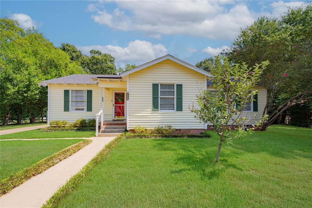 1306 Mobile Street, Marshall