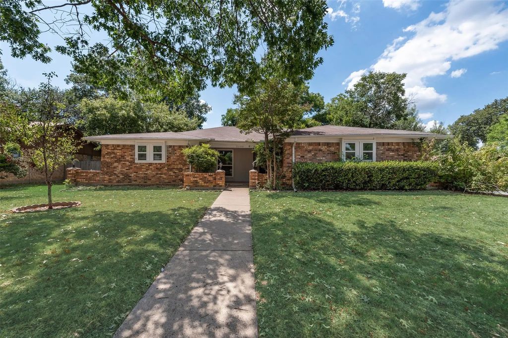 2600 Willow Bend, Bedford