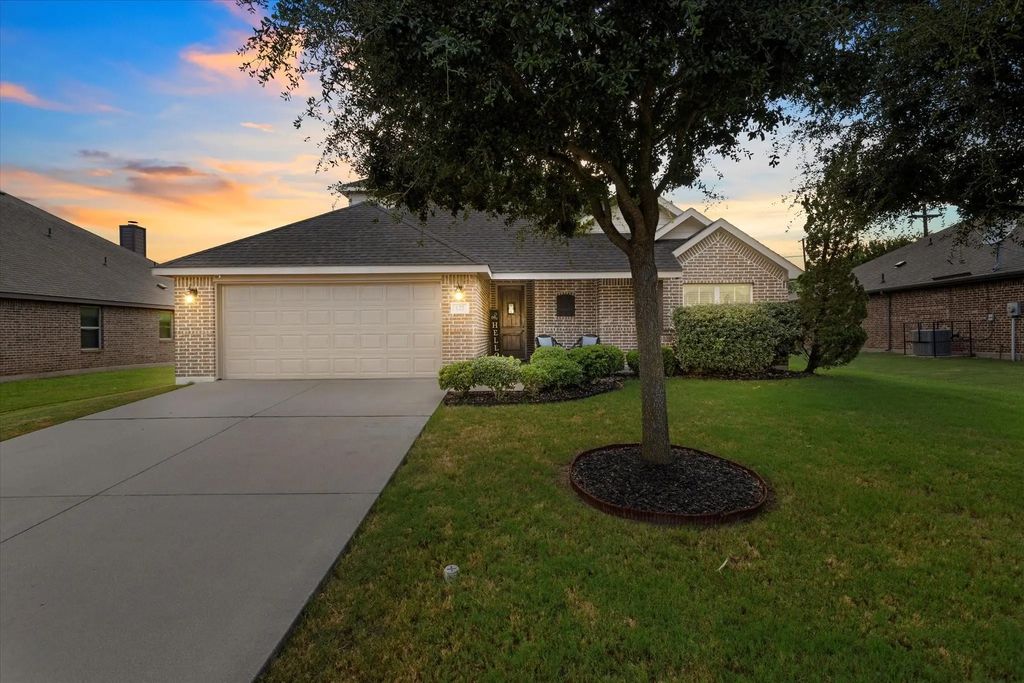 121 Sierra Drive, Waxahachie