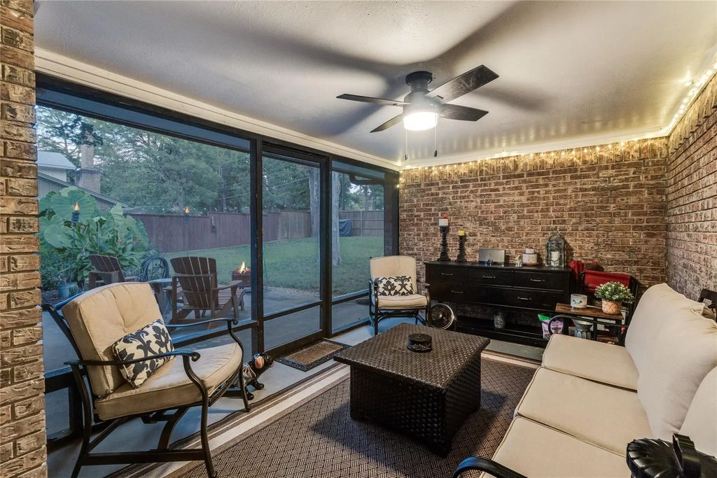 6020 Hunters View Lane, Dallas