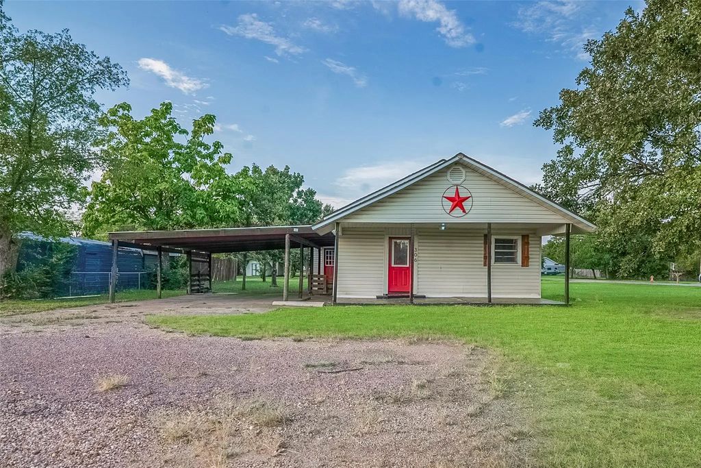 306 N Front Street, Savoy