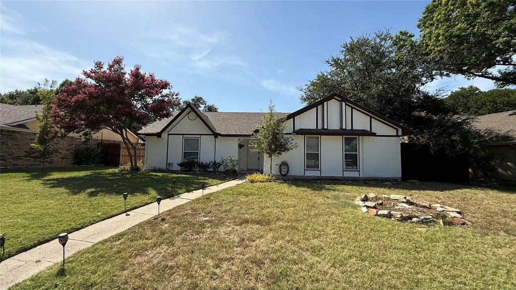 217 Creekside Lane, Coppell