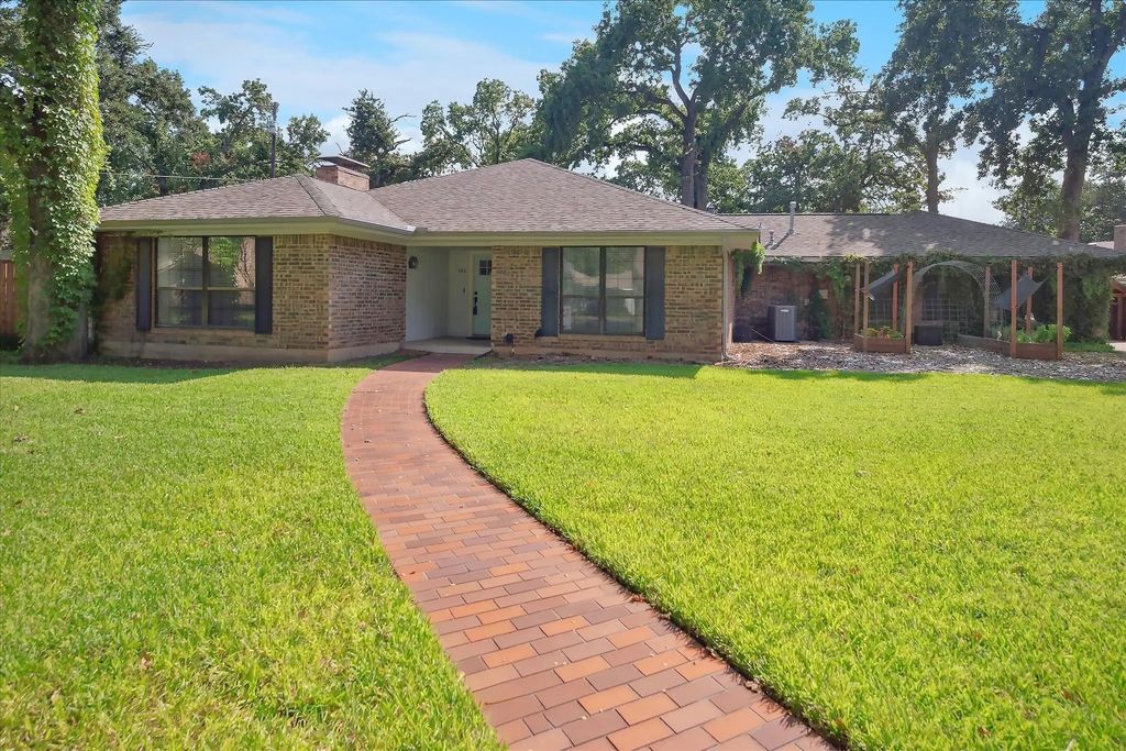 300 Inner Circle, Irving