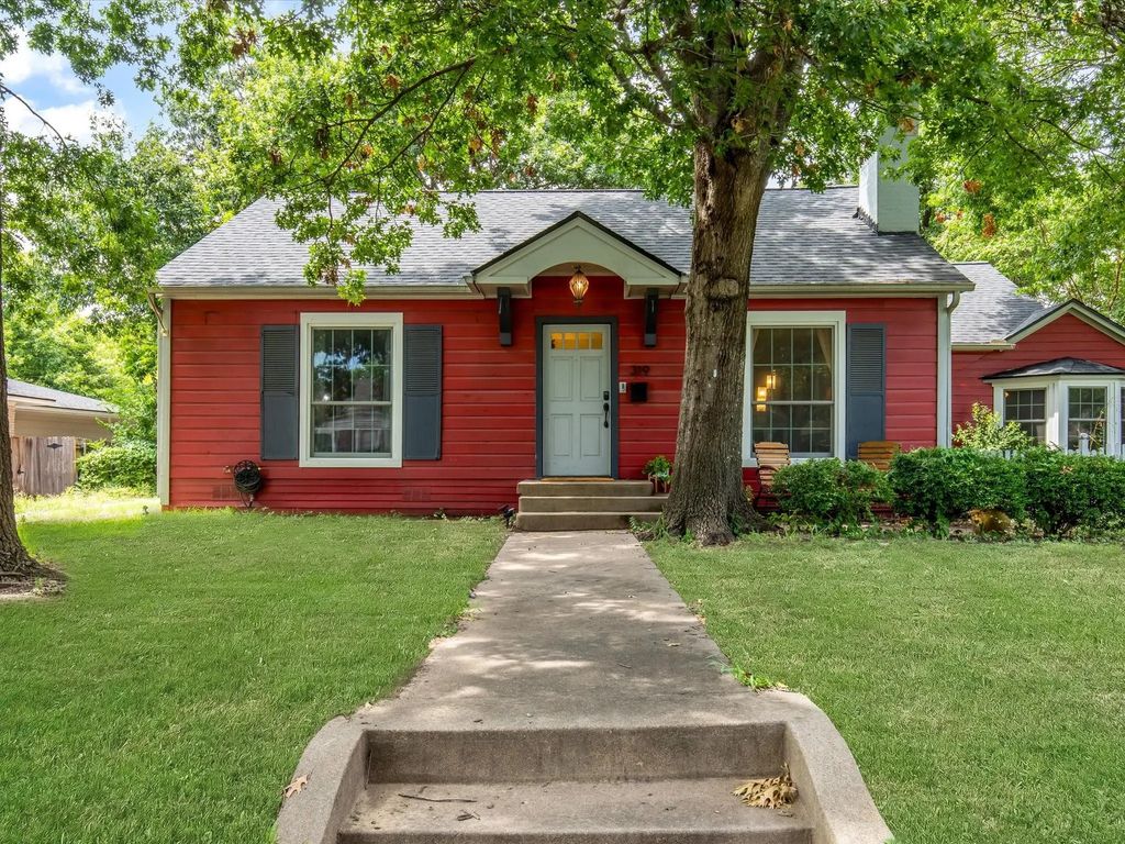 319 Harbin Avenue, Waxahachie