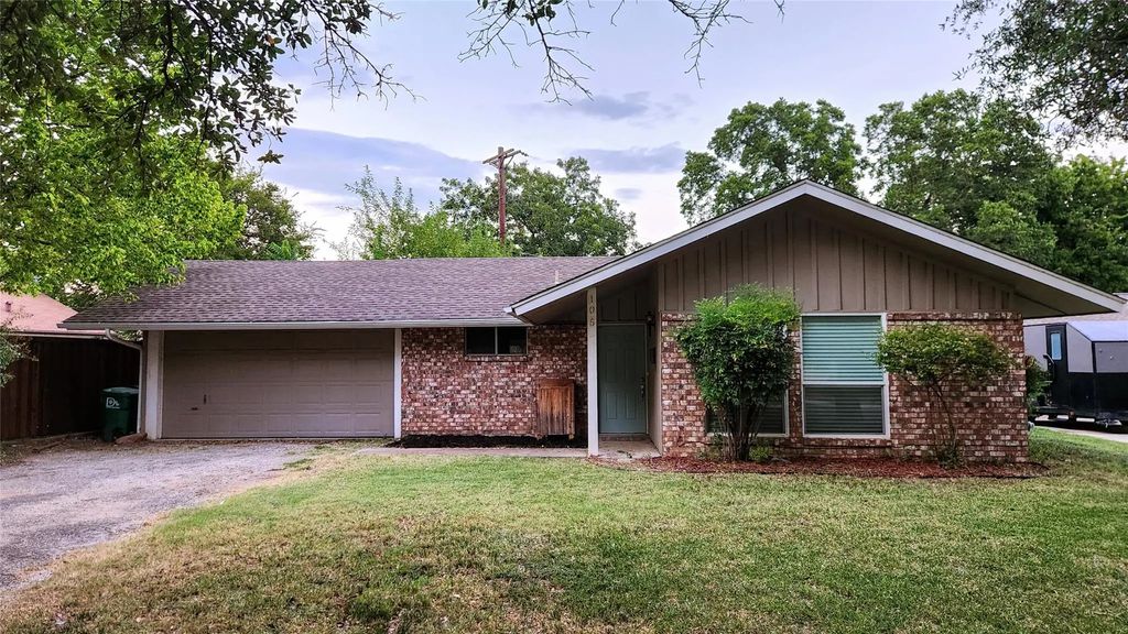 105 Peach Street, Denton