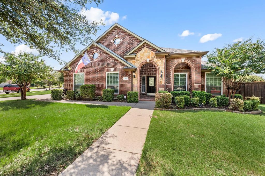 651 Ash Meadow Circle, Fort Worth