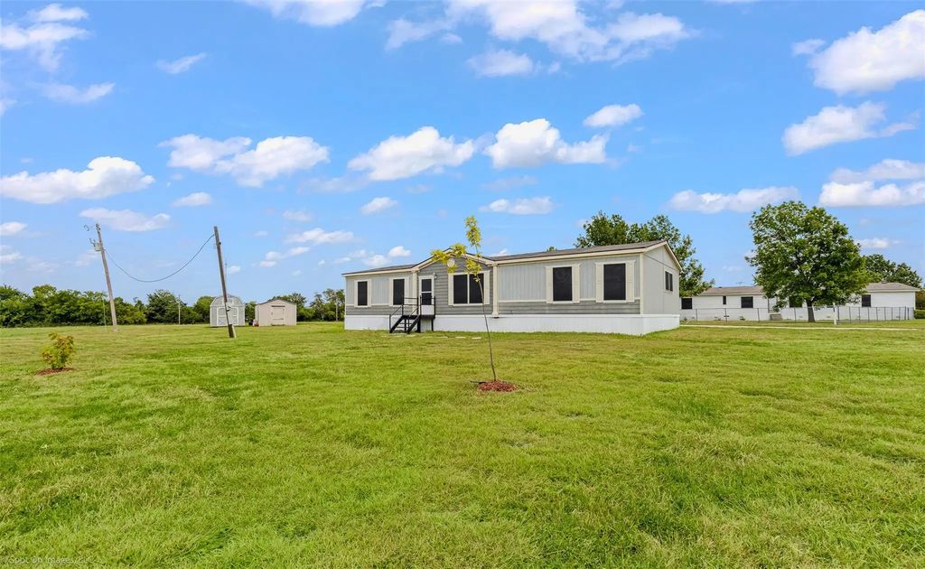 5716 Hillcrest Drive, Farmersville