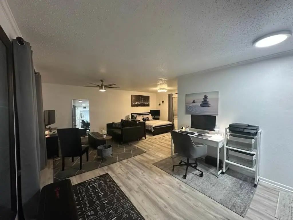 5036 N Hall Street, Dallas