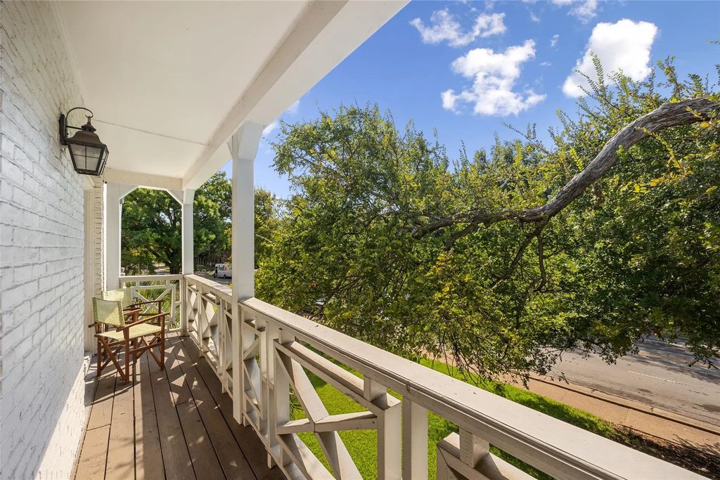 5907 E University Boulevard 201, Dallas
