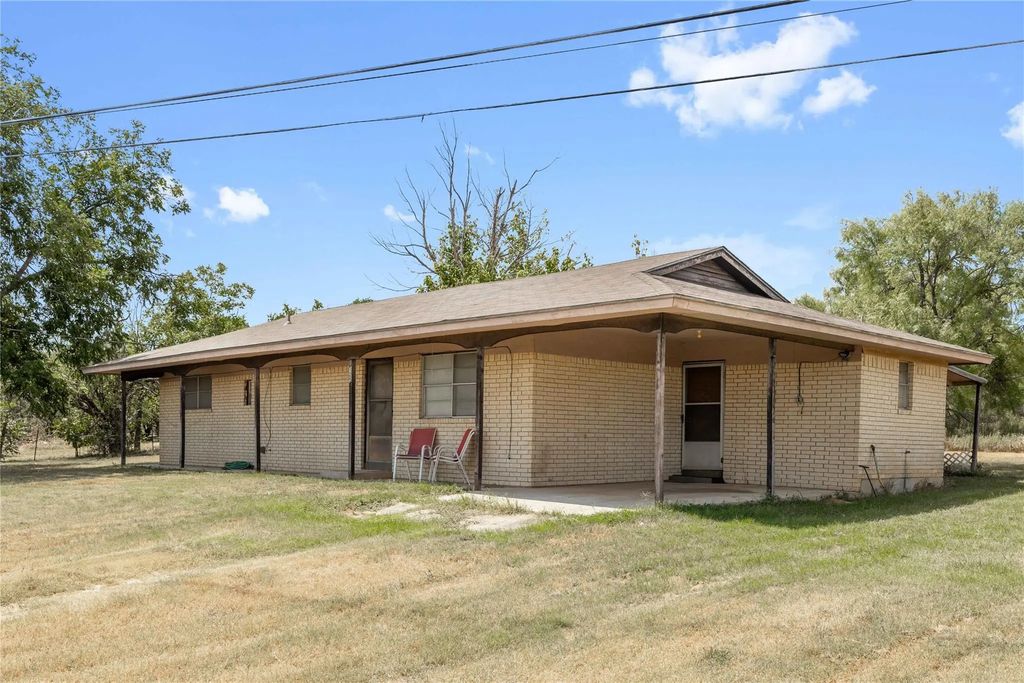125 Harriss Lane, Brownwood