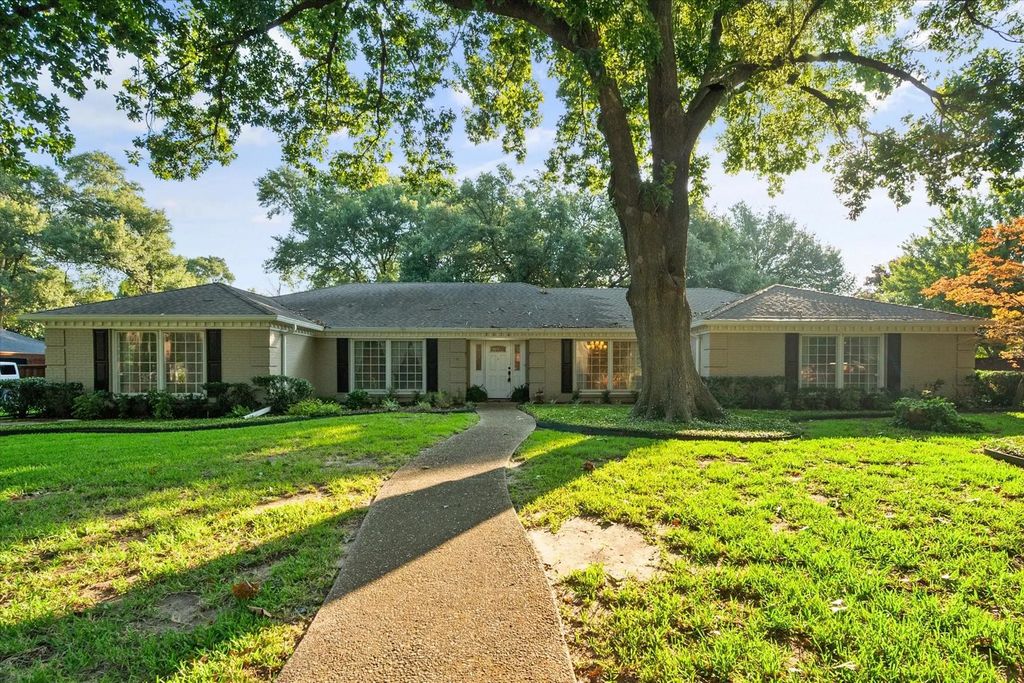2016 Glenwood Circle, Corsicana