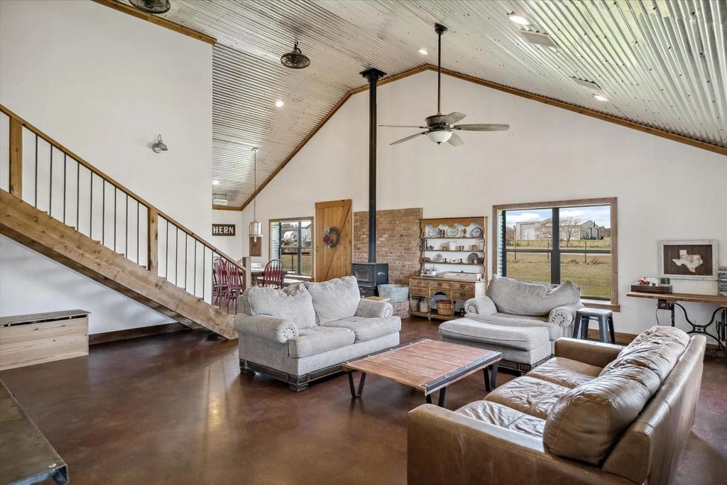2042 Vz County Road 4123, Canton