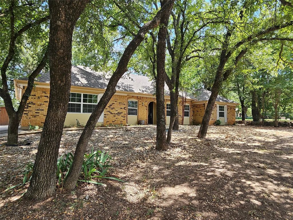 6817 Westover Drive, Granbury