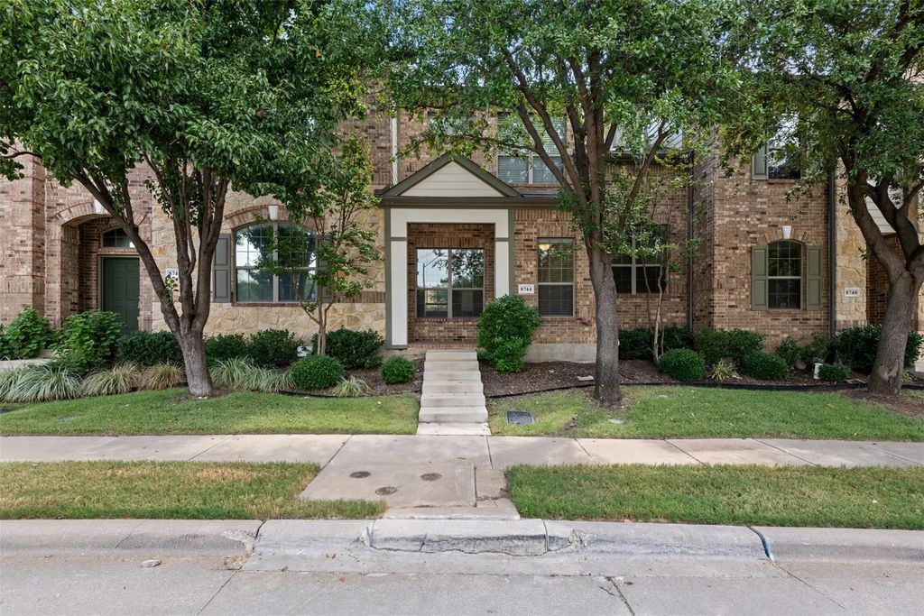 8744 Iron Horse Drive, Irving