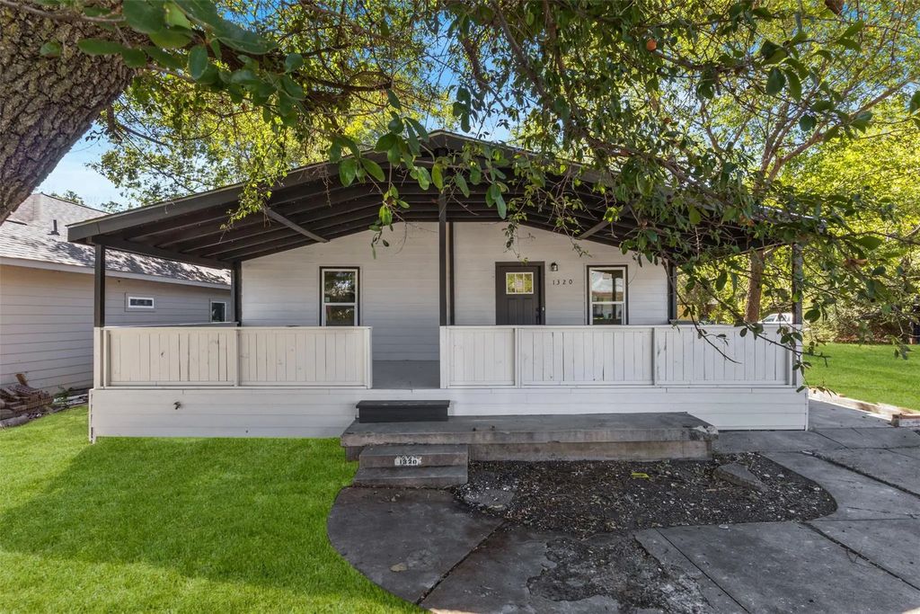 1320 E Morphy Street, Fort Worth
