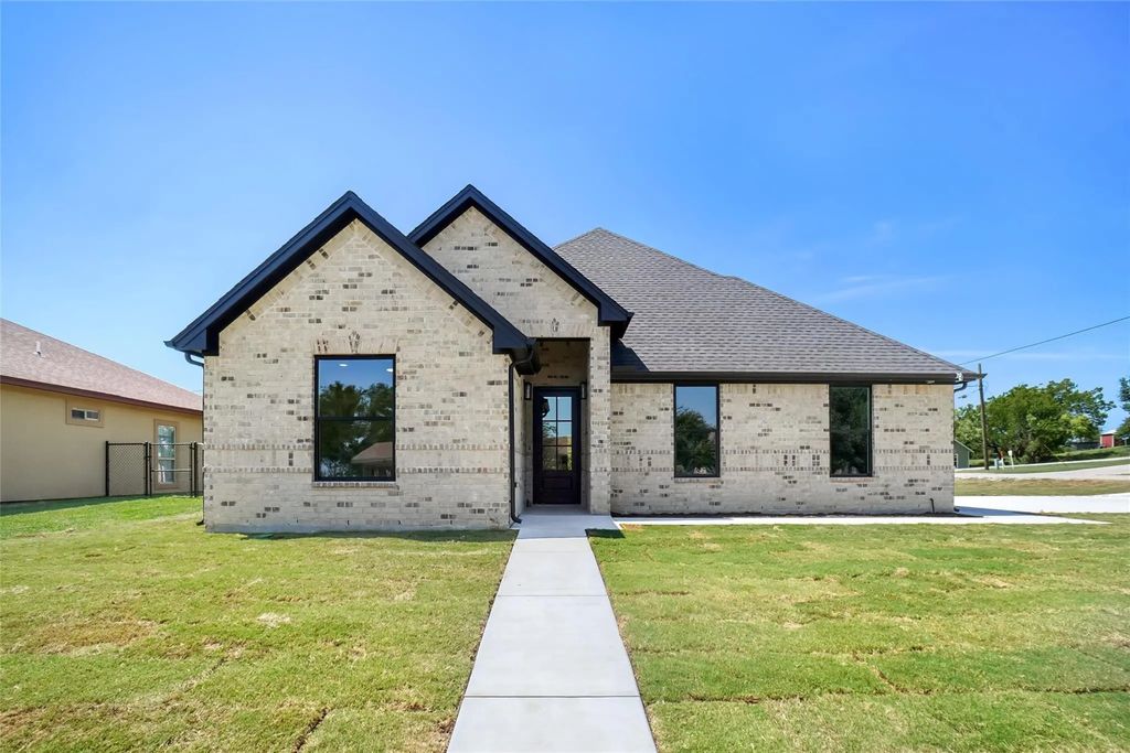 670 Marco Drive, Runaway Bay