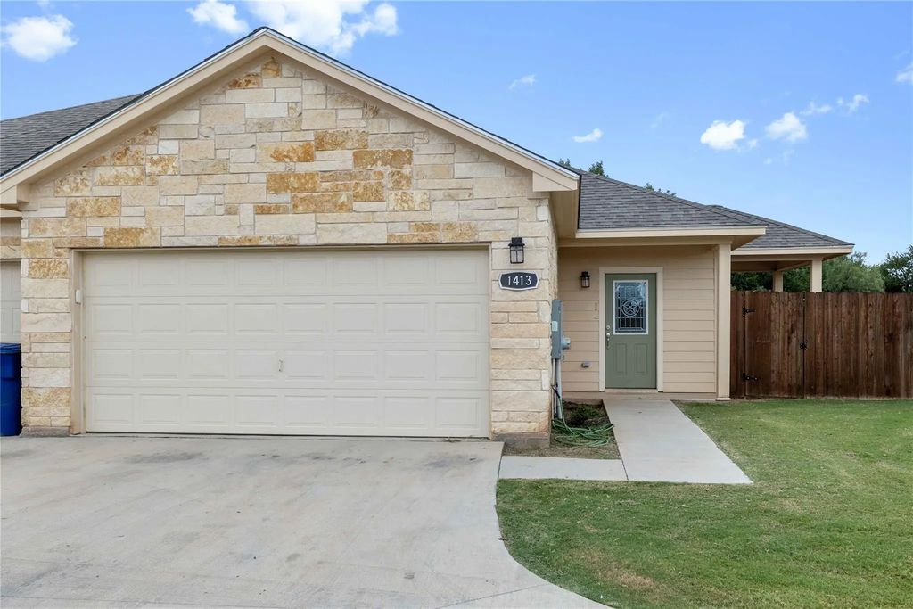 1413 Waterstone Drive, Brownwood