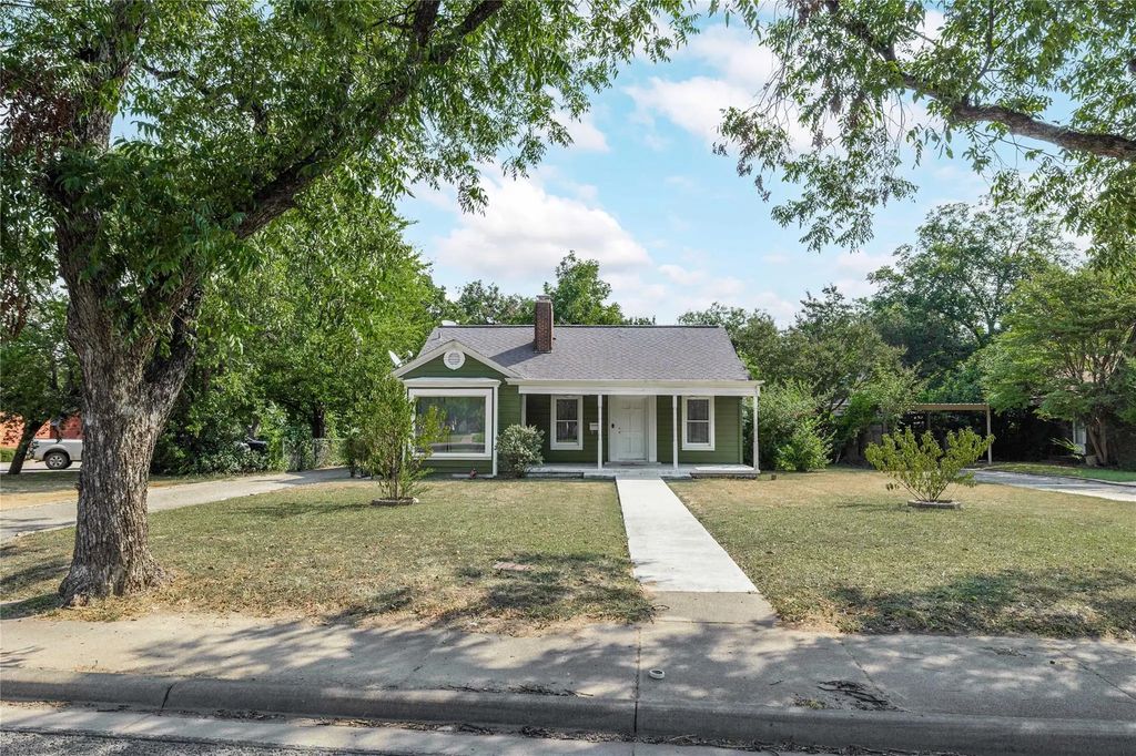 2204 Austin Avenue, Brownwood