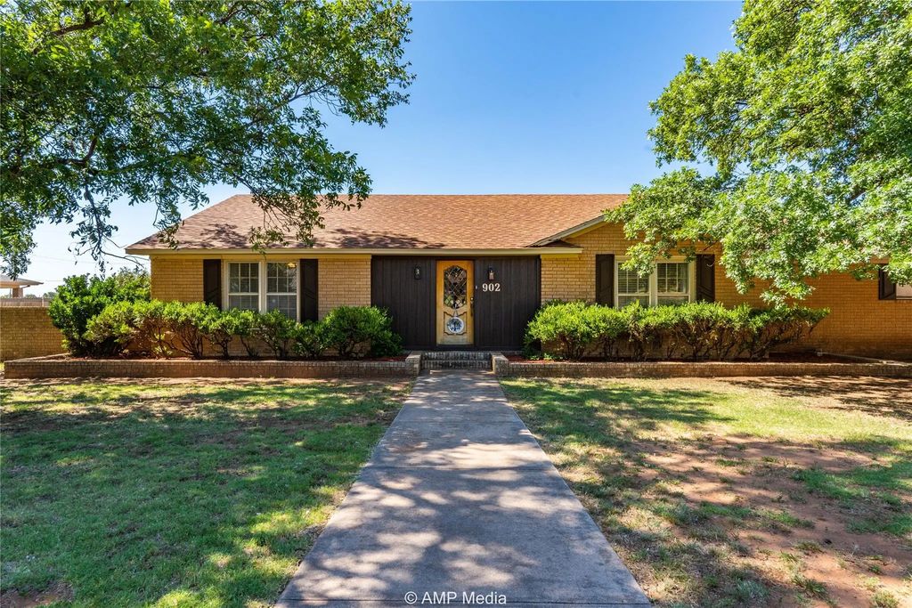 902 E Burnside Street, Rotan
