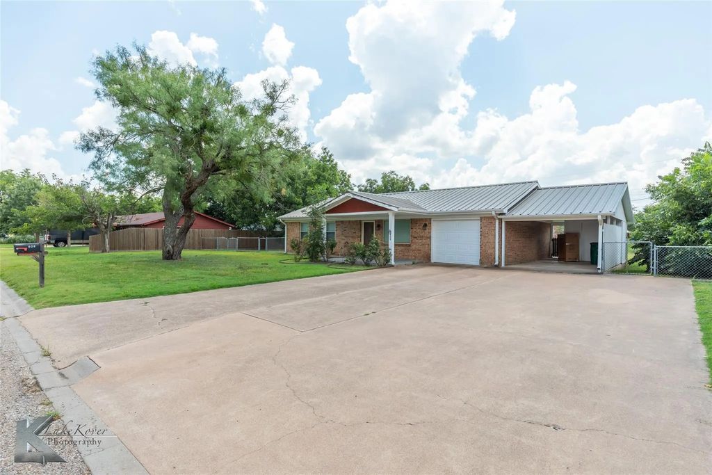 609 Bryant Road, Clyde