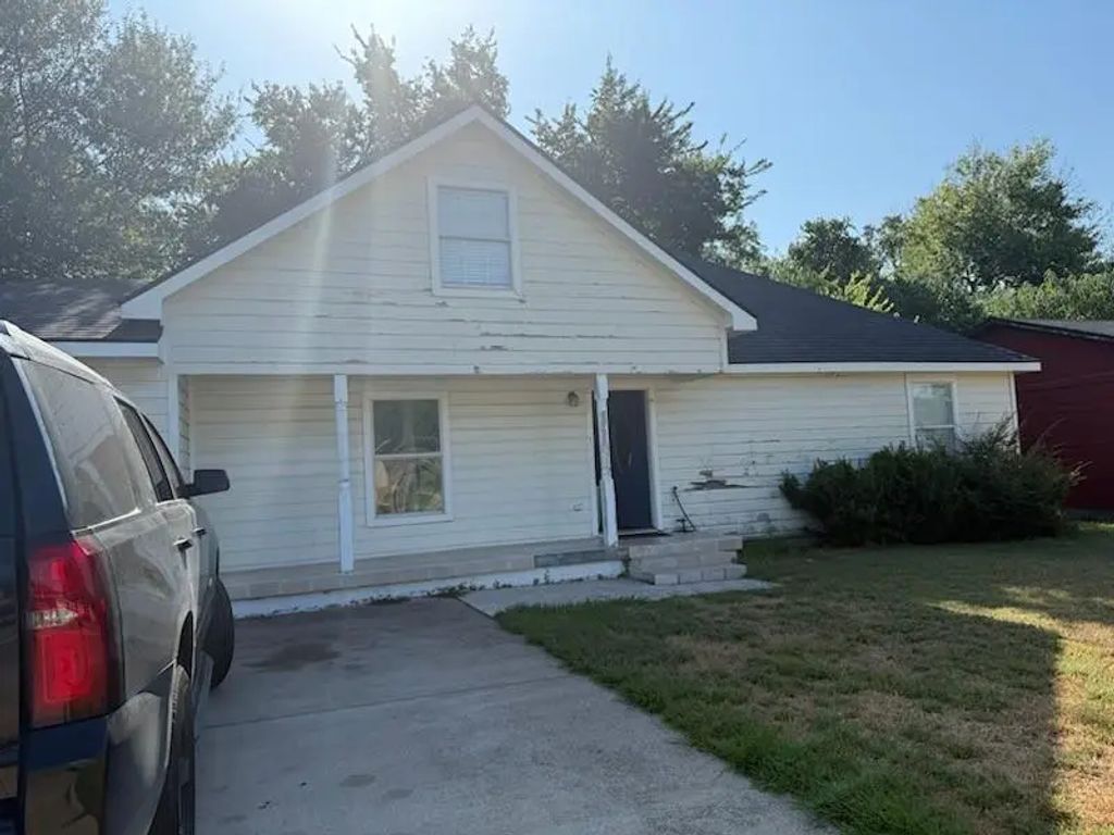 624 Harrison Lane, Hurst