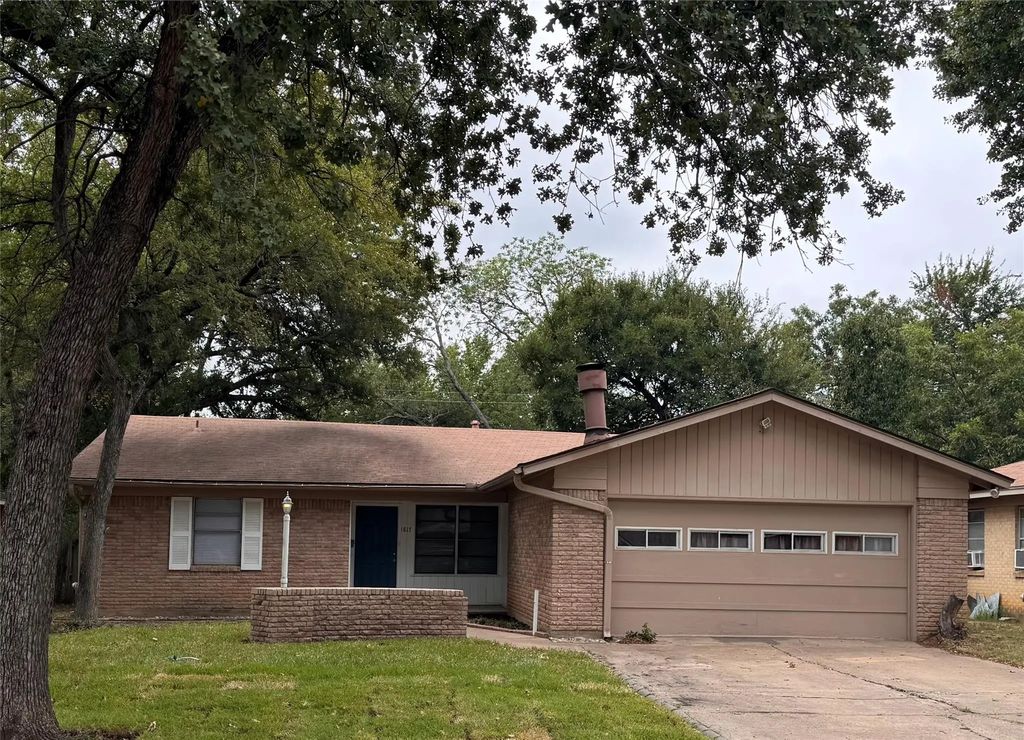 1817 Oakhurst Drive, Irving