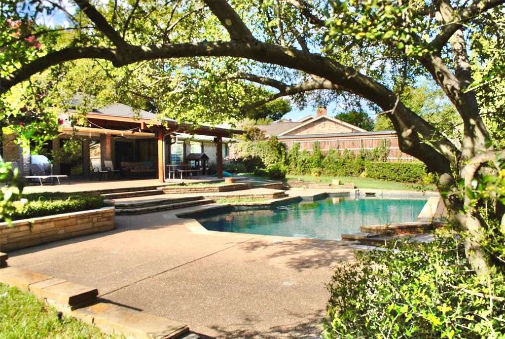 6530 Copper Creek Drive, Dallas