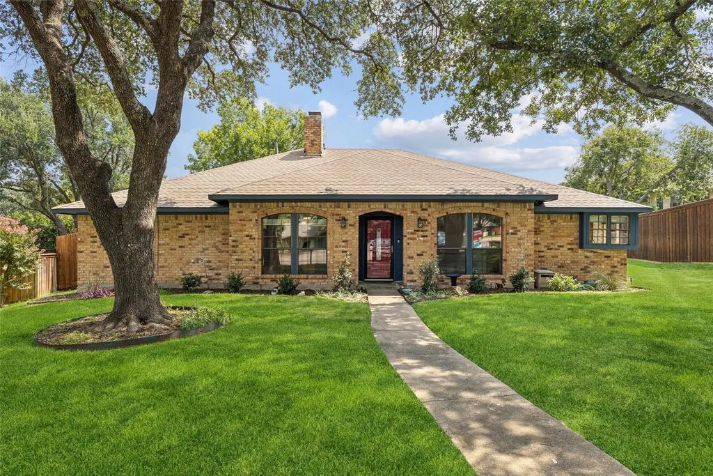 1712 Woodcreek Drive, Richardson