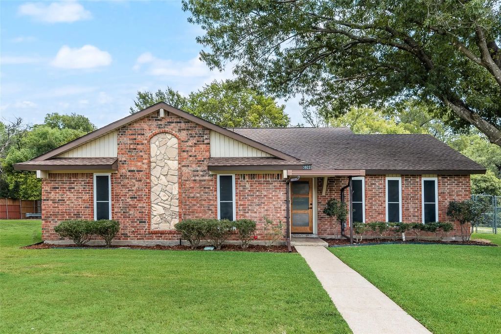 3922 Lancelot Place, Garland