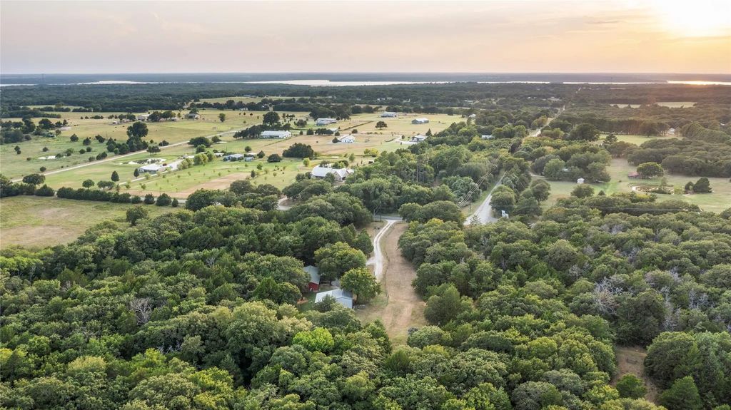 1050 Cooks Corner Road, Pottsboro