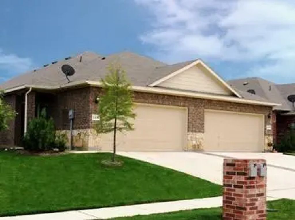 2412 Ravenwood Court, Mansfield