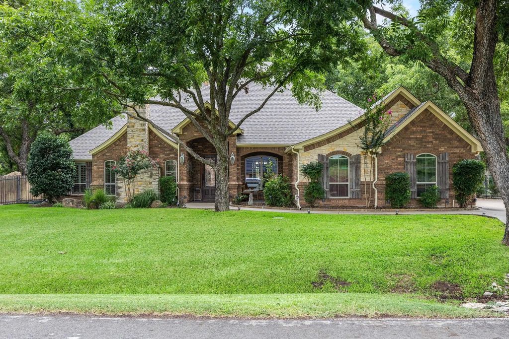 8821 Ravenswood Road, Granbury