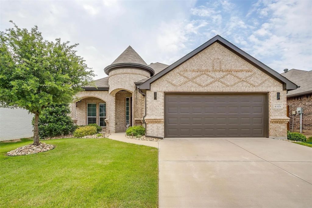 6328 Red Cliff Drive, Fort Worth