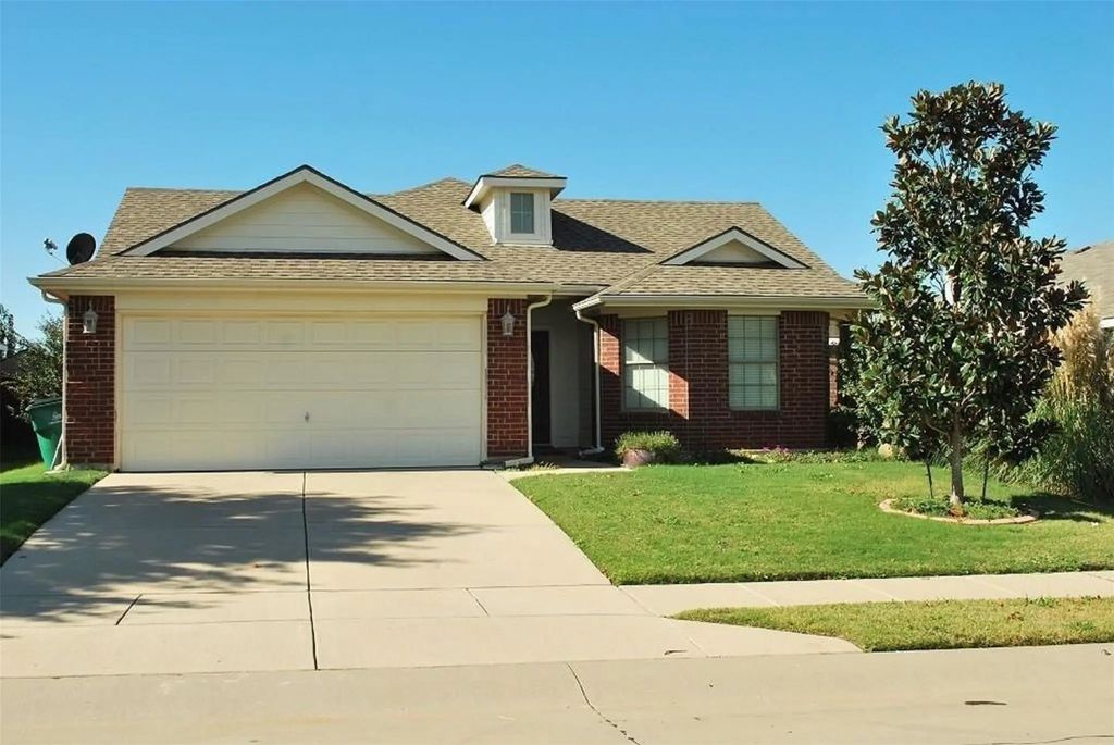 704 Corral Street, Aubrey