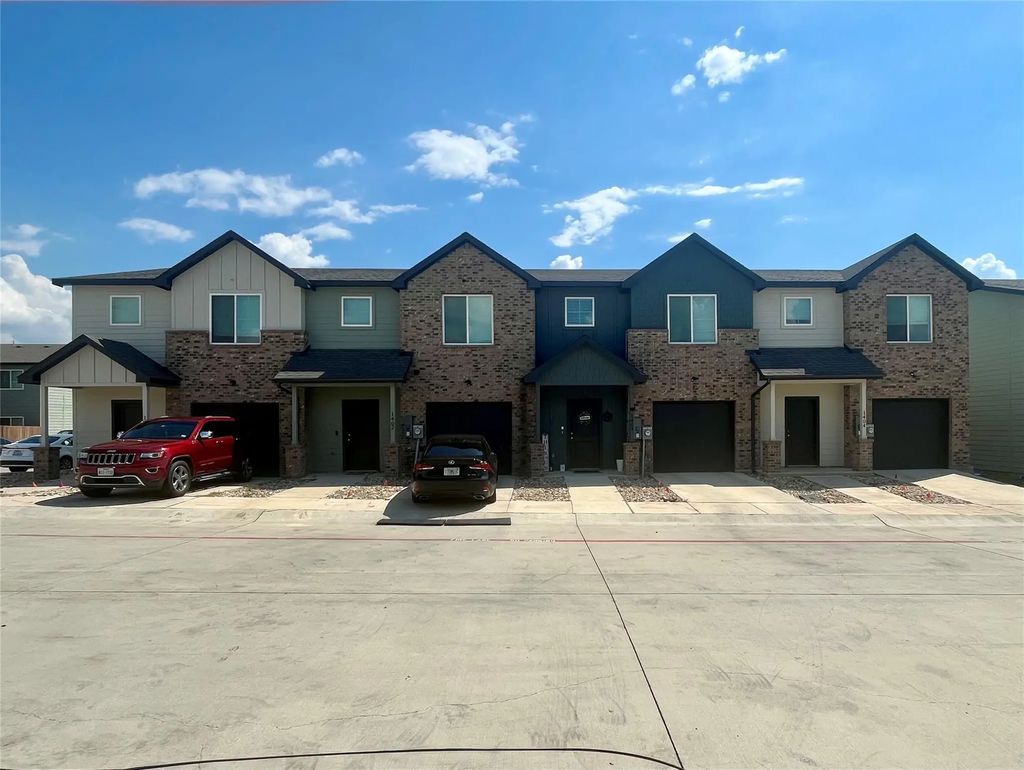 1401-1404 Boxwood Lane, Forest Hill