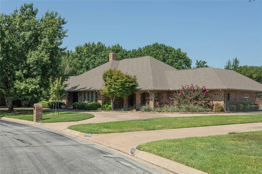 6812 Riverdale Drive, Fort Worth
