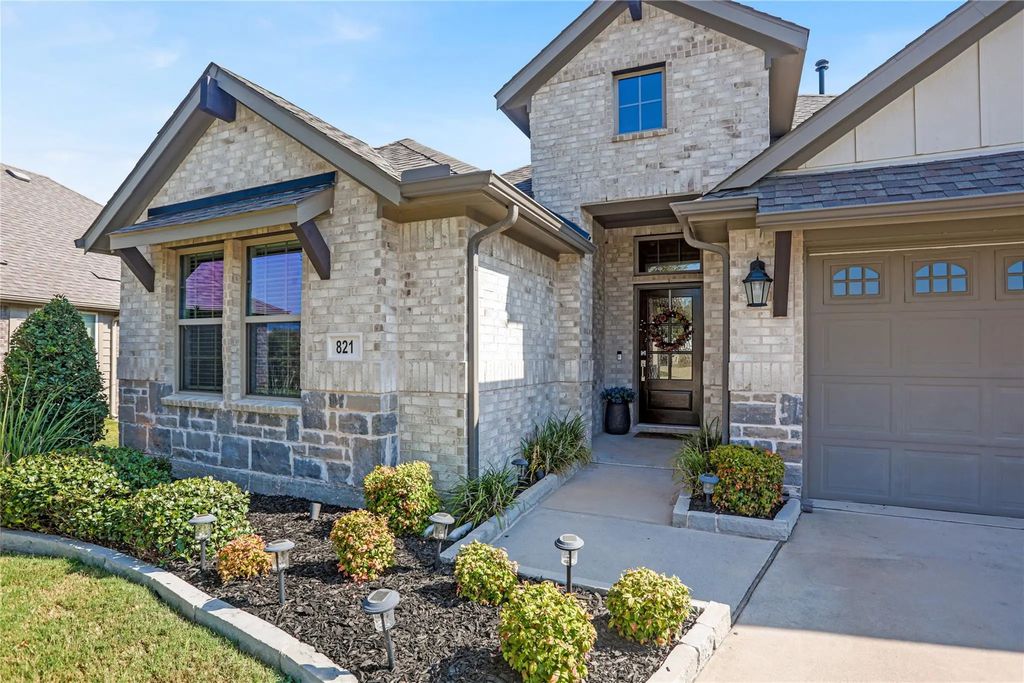 821 Anne Court, Anna