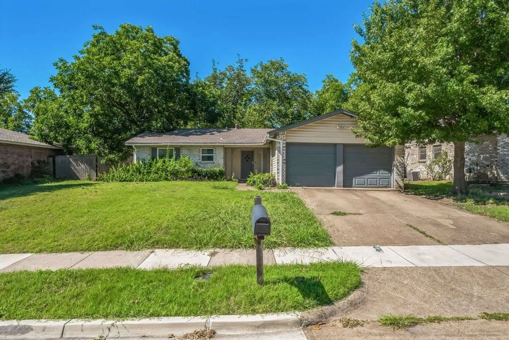 1106 High Point Drive, Arlington