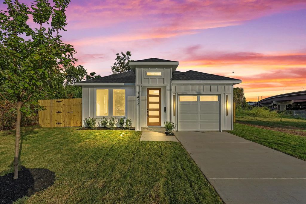 1422 Mcdonald Avenue, Dallas