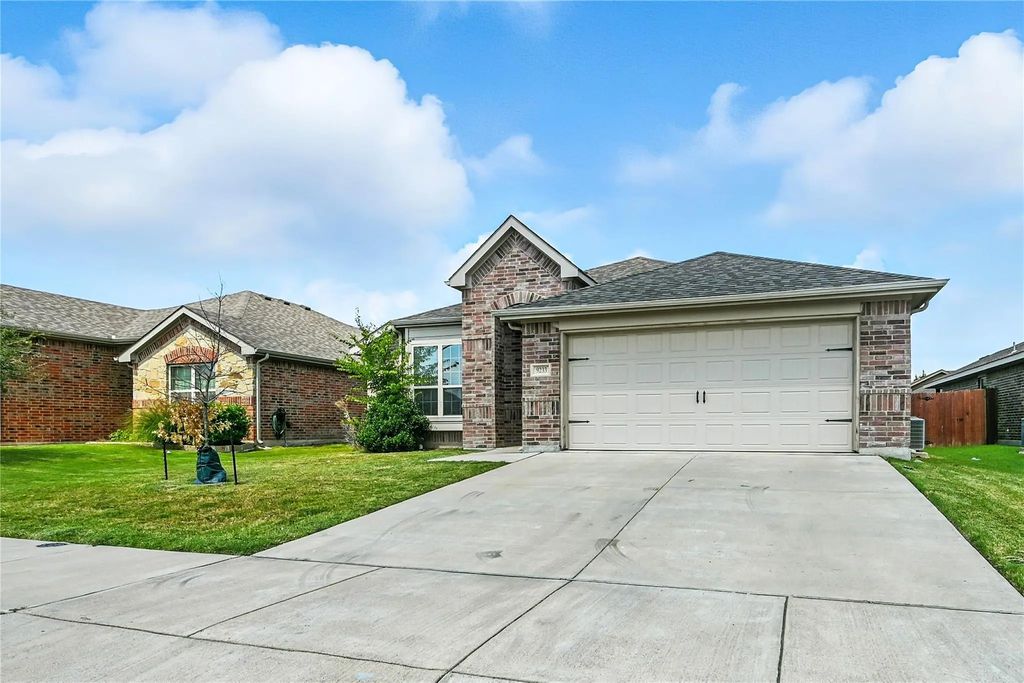 9233 Forbes Mill Trail, Fort Worth