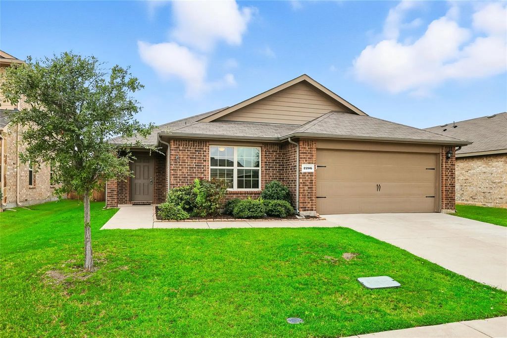 2206 Torch Lake Drive, Forney