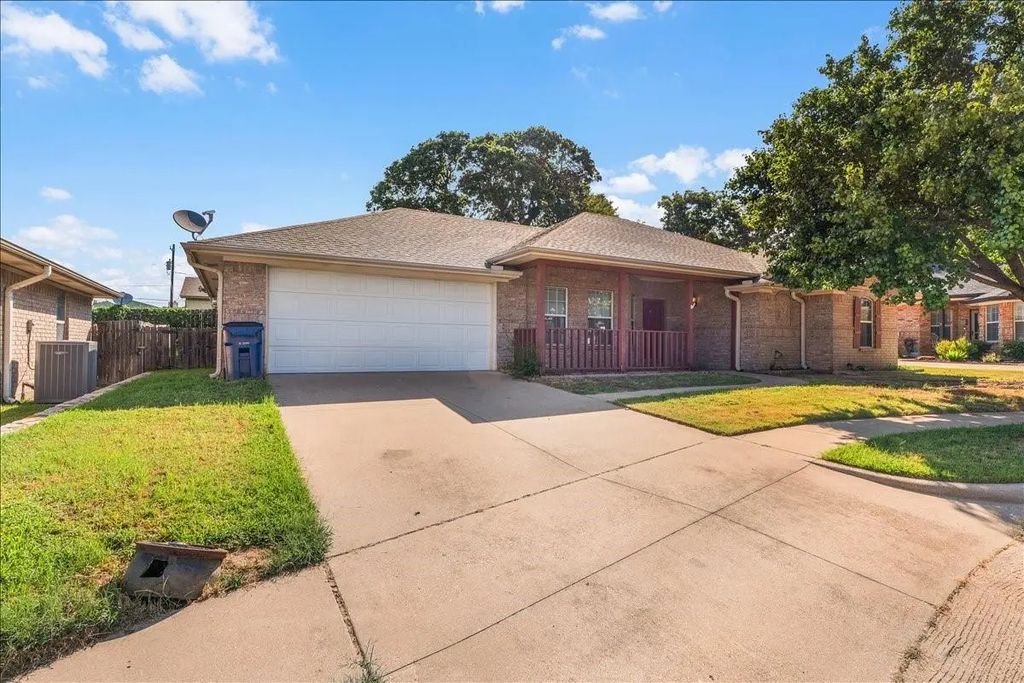 1013 Teresa Court, Granbury