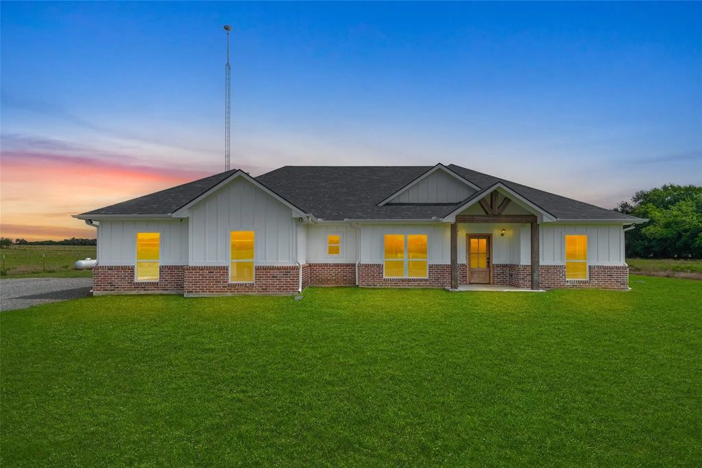 1508 County Road 4719, Wolfe City