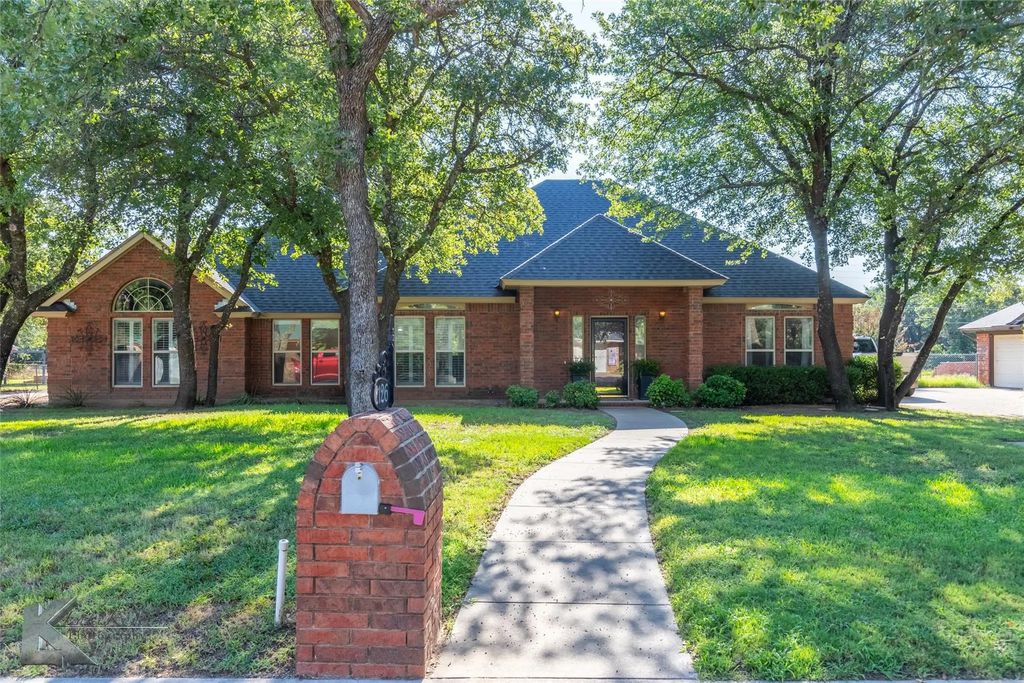 2126 Castle Drive, Clyde