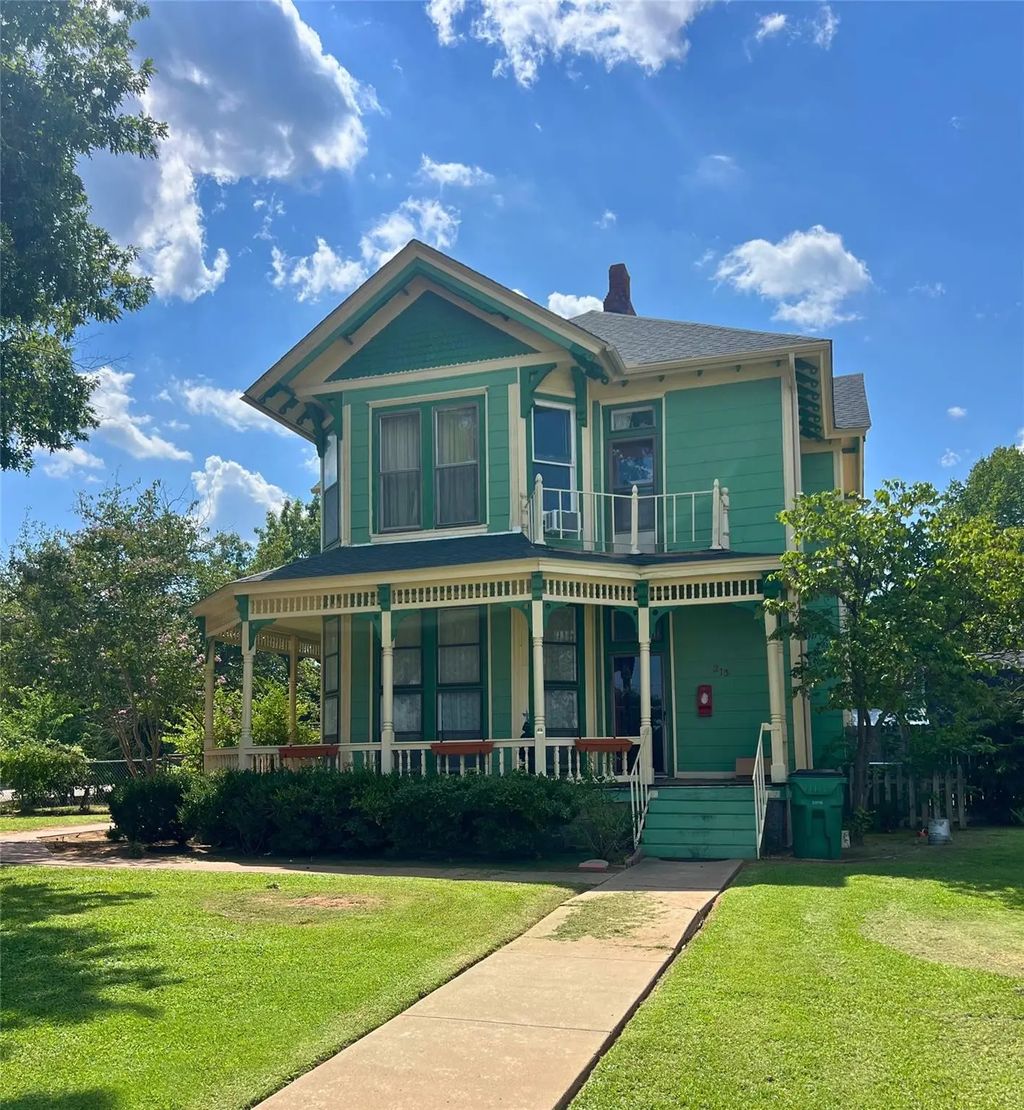 213 S Pecan, Henrietta