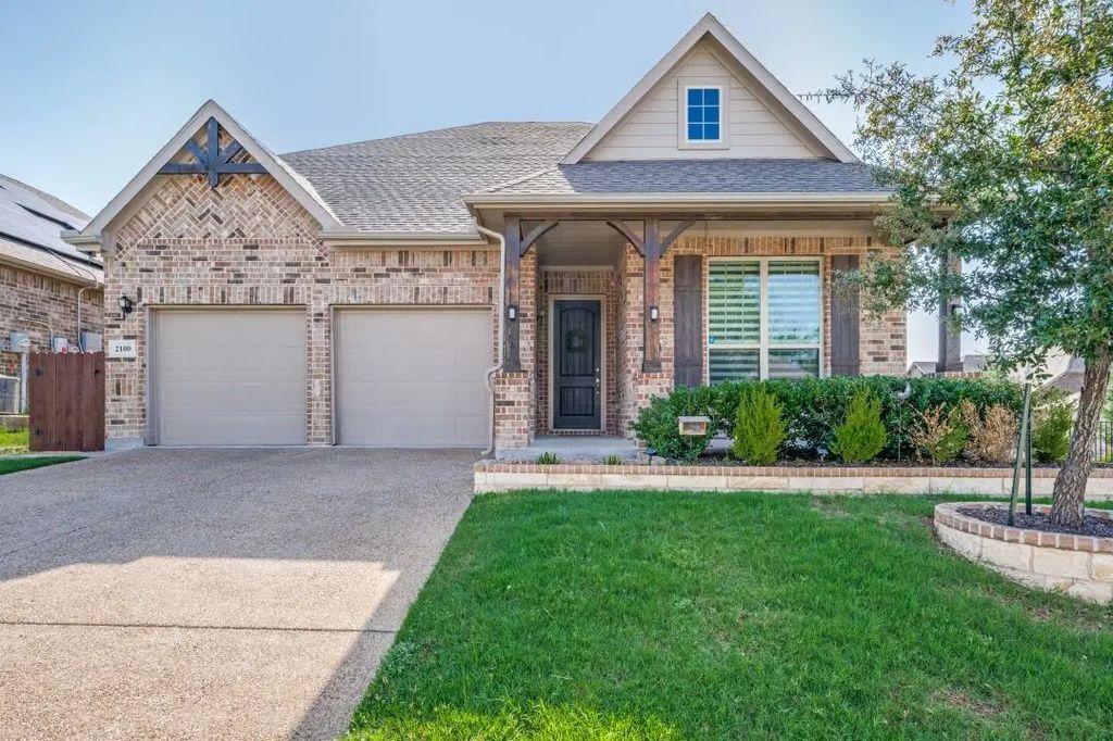 2100 Laurel Street, Melissa